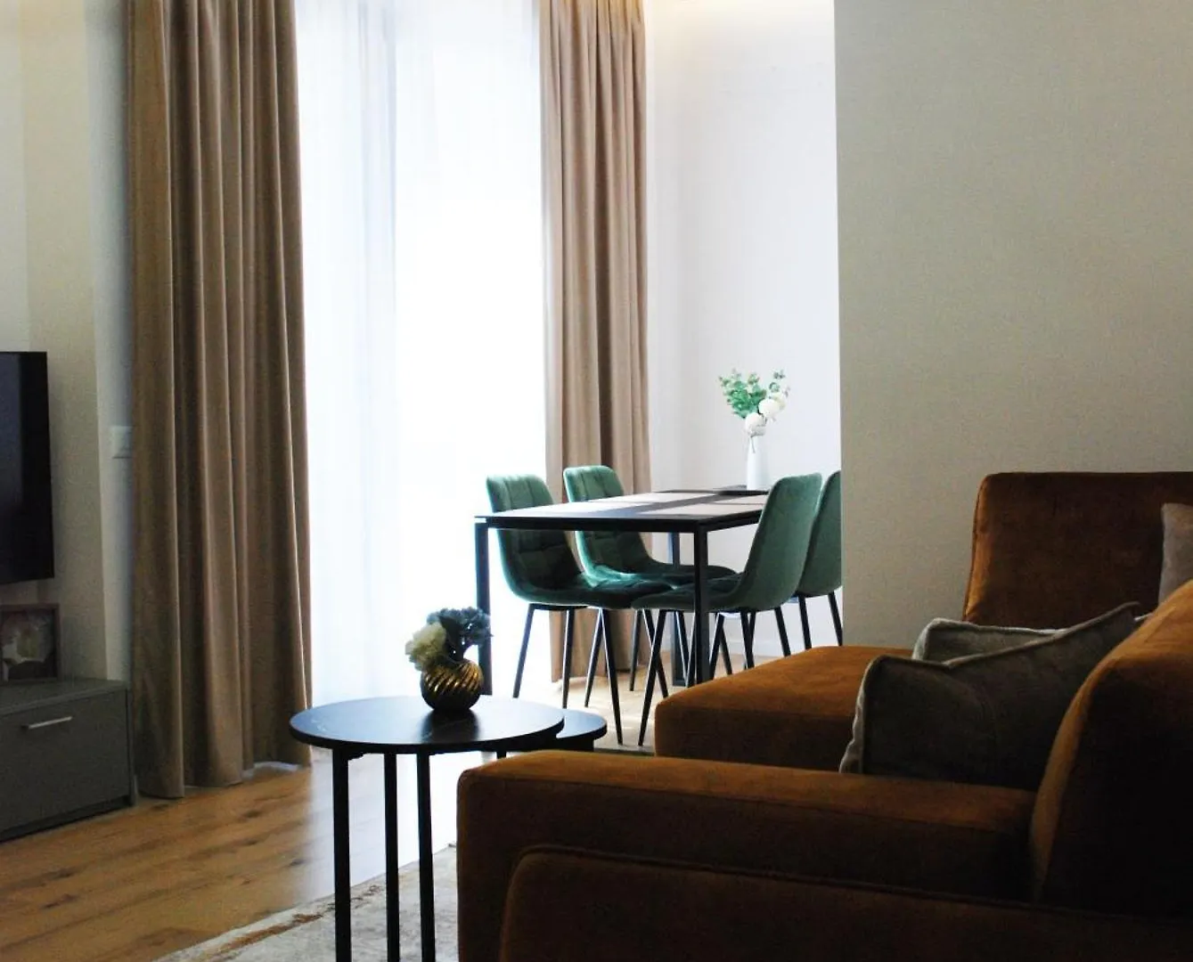 Lindi'S Apartment 8/4 Tirana