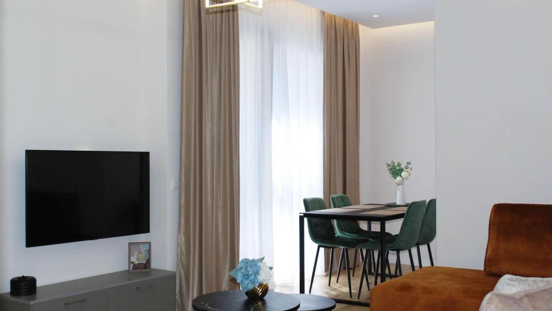Lindi'S Apartment 8/4 Tirana